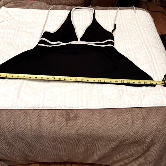 NY&Co blk halter top with white stripes & a white string closure for sizing - Picture 8 of 9